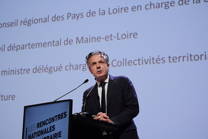 «<small class="fine d-inline"> </small>Relents antisémites<small class="fine d-inline"> </small>» : une candidate Front populaire porte plainte contre Béchu