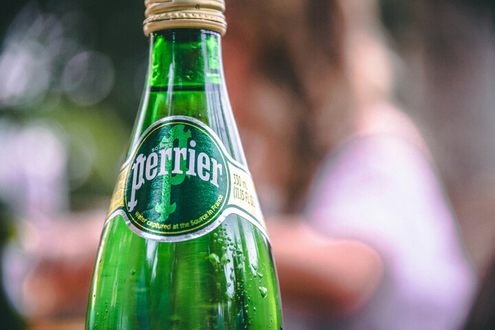 Perrier : malgré les contaminations, l'autorité sanitaire favorable à la poursuite de l'exploitation