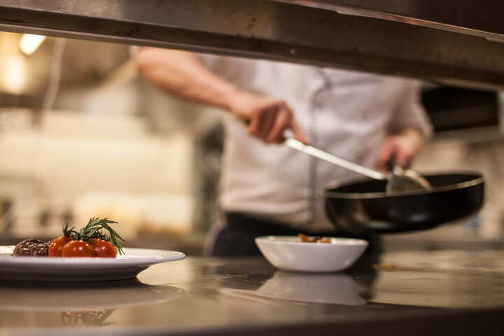 «<small class="fine d-inline"> </small>Une insulte à la santé de tous<small class="fine d-inline"> </small>» : 400 chefs cuisiniers contre la loi Duplomb