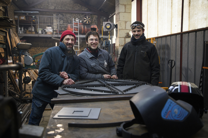 Pour nourrir les luttes, ces boulangers fabriquent leur four à pain mobile 