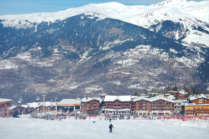 Courchevel : une retenue d'eau pour le ski menace de s'effondrer sur un hameau