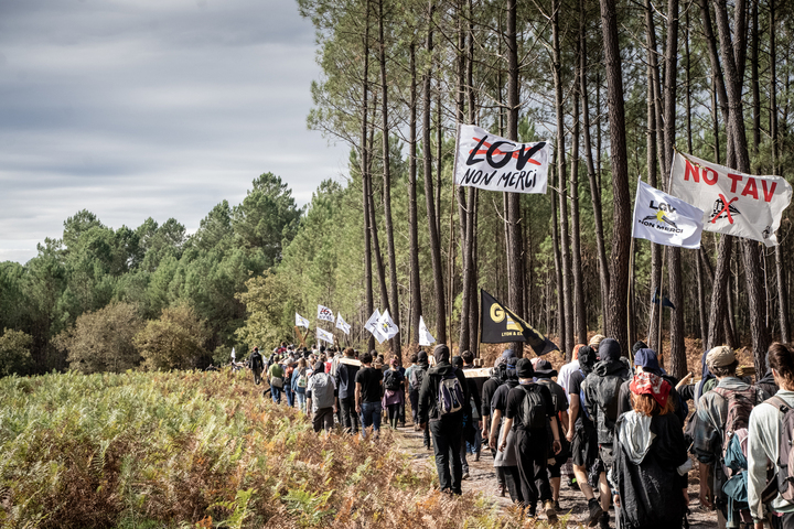 <span class="caps">LGV</span> Bordeaux-Toulouse-Dax : ces activistes veulent «<small class="fine d-inline"> </small>imposer un freinage d'urgence<small class="fine d-inline"> </small>»