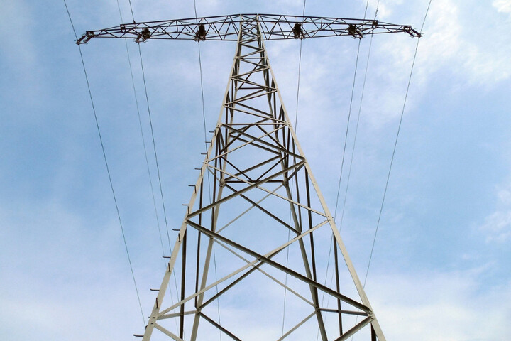 Prix de l'électricité : l'accord entre <span class="caps">EDF</span> et le gouvernement n'est pas «<small class="fine d-inline"> </small>juste<small class="fine d-inline"> </small>»