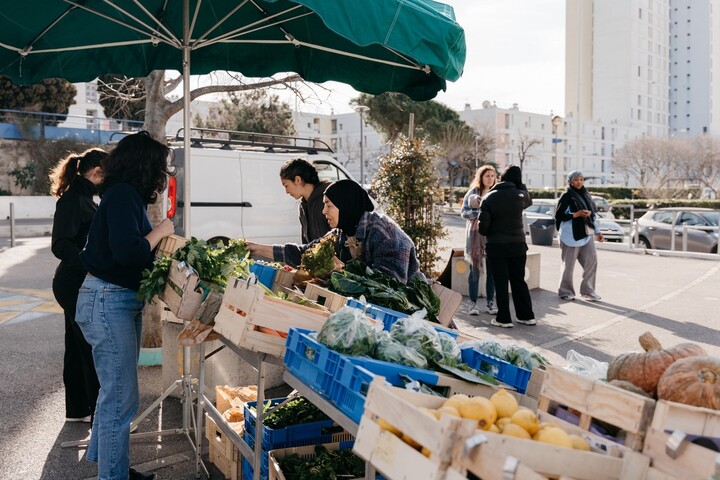 Un marché bio à petits prix dans les quartiers Nord de Marseille 
