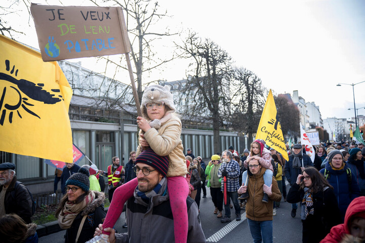 «<small class="fine d-inline"> </small>Chaque jour, chaque minute, nous ressentons dans nos corps les dégâts des pesticides<small class="fine d-inline"> </small>»