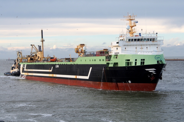 Des navires-usines «<small class="fine d-inline"> </small>massacrent<small class="fine d-inline"> </small>» une zone protégée dans la Manche