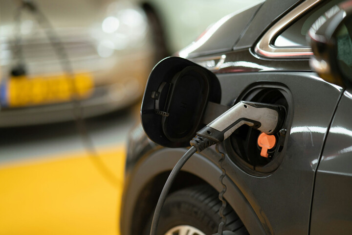 Voitures électriques : l'État met en pause les locations à 100 € par mois