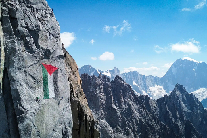Drapeau palestinien dans les Alpes : «<small class="fine d-inline"> </small>Rappelons aux sportifs qu'il existe des choses plus importantes que nos petites ascensions<small class="fine d-inline"> </small>»