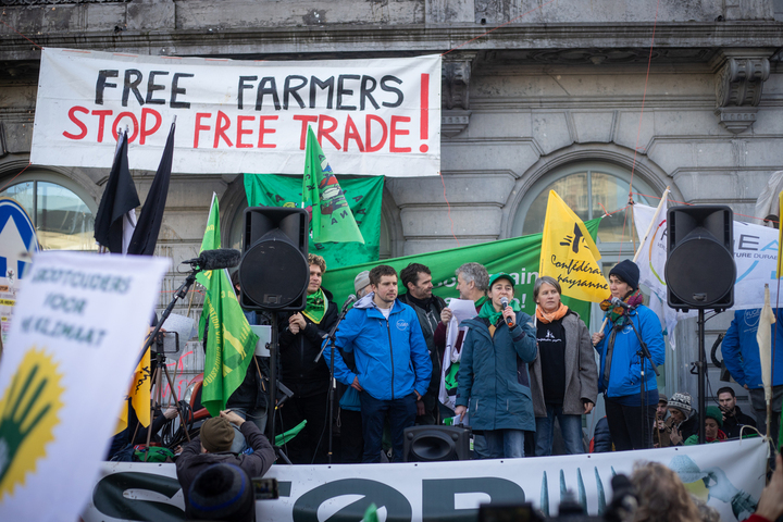 Des paysans européens se mobilisent à Bruxelles contre le libre-échange