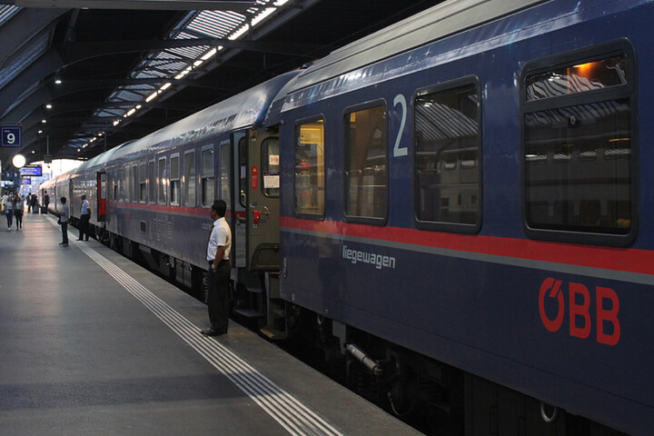Le train de nuit Paris-Vienne supprimé... pour subventionner l'avion