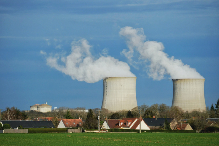 «<small class="fine d-inline"> </small>Hors-la-loi<small class="fine d-inline"> </small>», le gouvernement impose sans débat le futur énergétique de la France