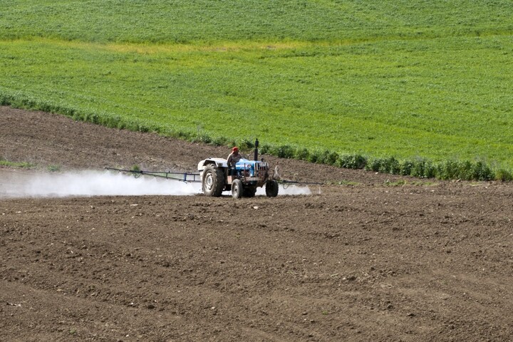 Pesticides : le gouvernement affirme avoir transmis le calendrier exigé par la justice