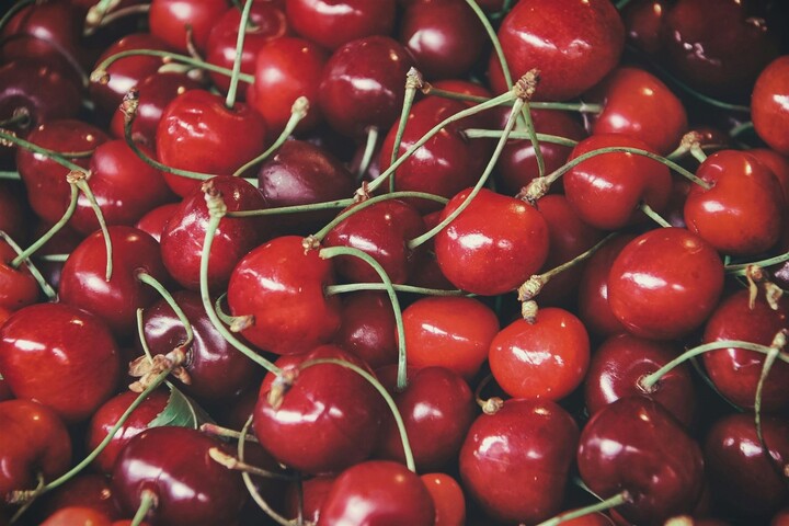 80<small class="fine d-inline"> </small>% des fruits non bio contenaient au moins un résidu de pesticide en 2022