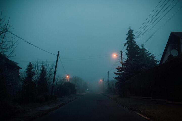 Pourquoi certaines villes rallument les lampadaires la nuit
