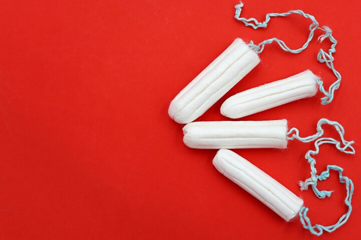 Couches, tampons... Le Conseil d'État saisi pour faire payer les déchets aux fabricants