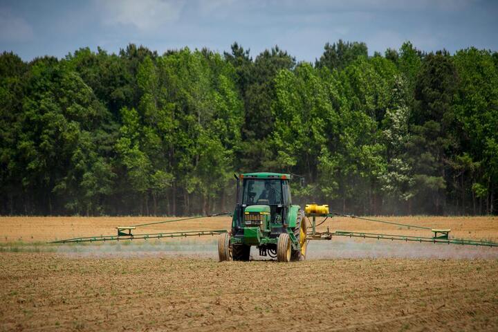 «<small class="fine d-inline"> </small>Mettons en lumière les dégâts invisibles de l'agriculture<small class="fine d-inline"> </small>»