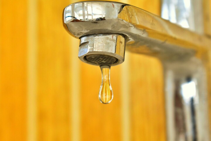 Le plus petit des <span class="caps">PFAS</span> est omniprésent dans l'eau, confirme l'Anses