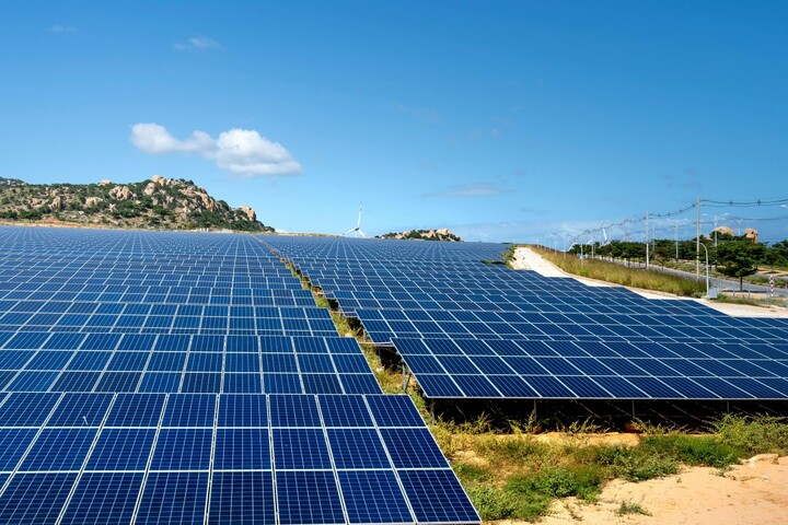 Énergies renouvelables : le monde peut tripler ses capacités d'ici 2030, selon l'<span class="caps">AIE</span>
