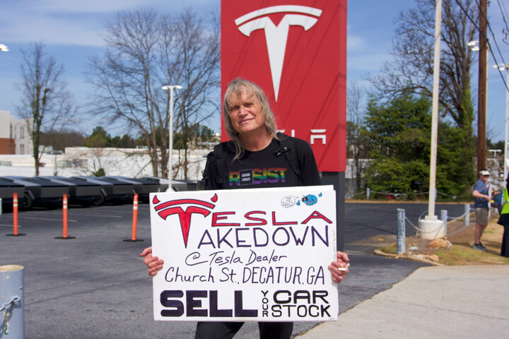 Aux États-Unis, des manifestations contre Tesla pour affaiblir Elon Musk