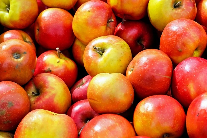 73<small class="fine d-inline"> </small>% des fruits non bio contaminés aux pesticides
