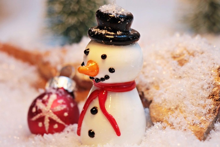 Fausse neige décorative : des microplastiques sous le sapin