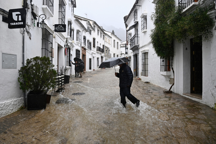 Tempête Leonardo : des pluies exceptionnelles sur l'Espagne, le Portugal et le Maroc