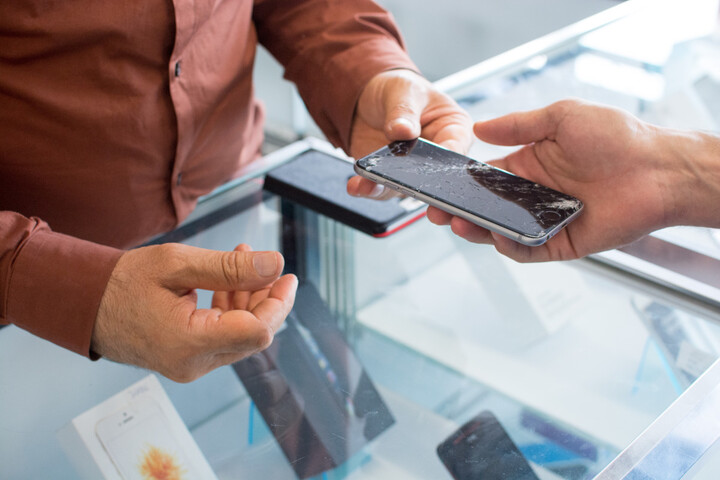 Un smartphone peu réparable pourrait bientôt coûter plus cher