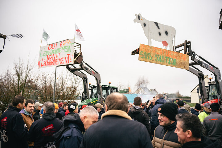 Pesticides : en Bretagne, la <span class="caps">FNSEA</span> fait annuler une réunion sur le nouveau plan de gestion de l'eau