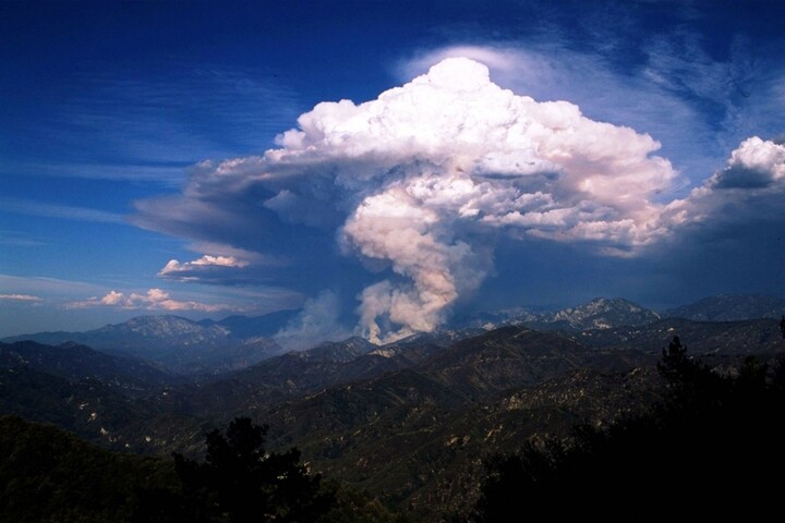 L'incendie de Gironde a produit son propre «<small class="fine d-inline"> </small>orage de feu<small class="fine d-inline"> </small>»