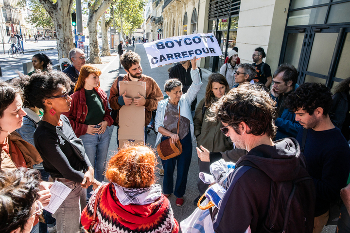Un quartier se mobilise contre la «<small class="fine d-inline"> </small>mainmise de Carrefour<small class="fine d-inline"> </small>»