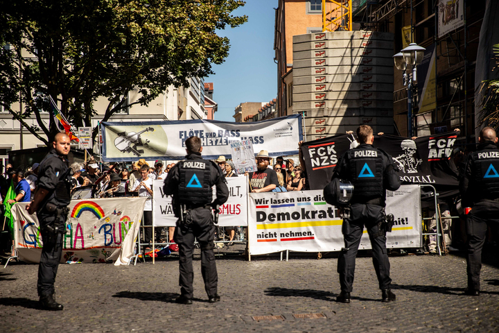 Contre l'extrême droite, écologistes et antifascistes s'unissent en Allemagne