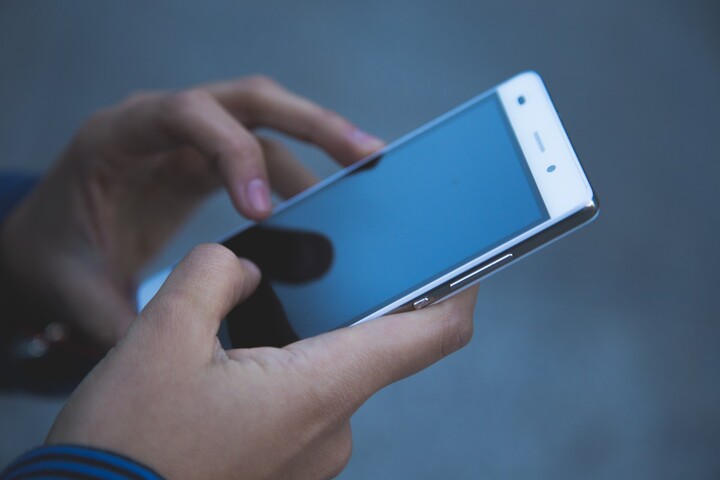 On vous aide à décrypter la nouvelle étiquette énergie sur les smartphones