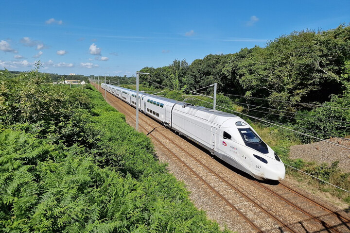 La <span class="caps">SNCF</span> dévoile l'habillage de son futur <span class="caps">TGV</span> recyclable