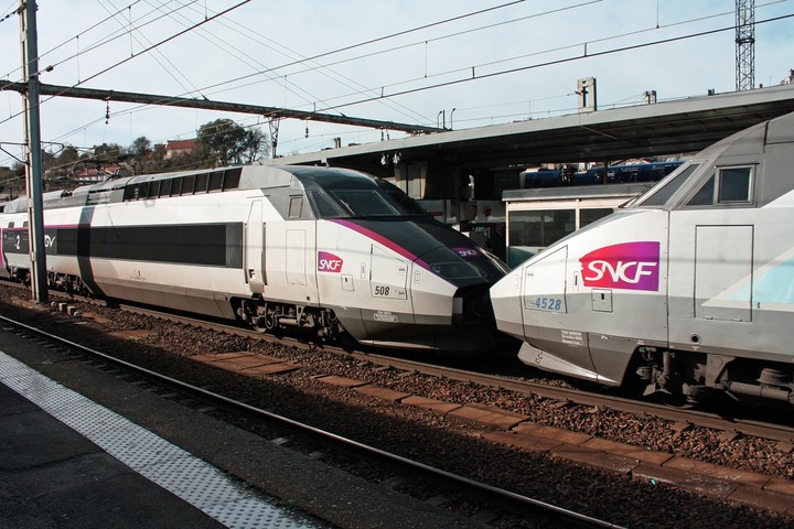 Financement du train : l'État se repose sur la <span class="caps">SNCF</span>, et surtout sur les usagers