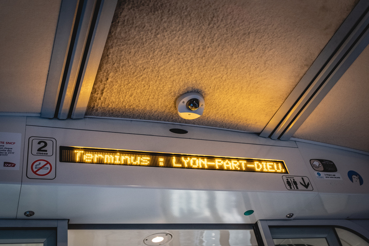 Wauquiez veut surveiller les trains et lycées régionaux avec l'intelligence artificielle