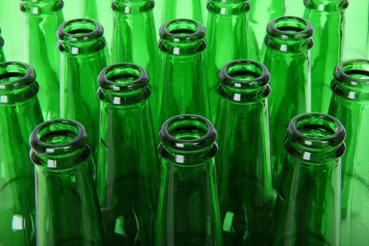 Les bouteilles en verre sont les plus contaminées aux microplastiques