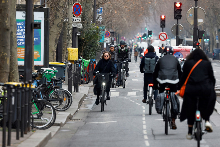 «<small class="fine d-inline"> </small>Le gouvernement a décidé de tout démanteler<small class="fine d-inline"> </small>» : le monde du vélo sonné par les coupes budgétaires