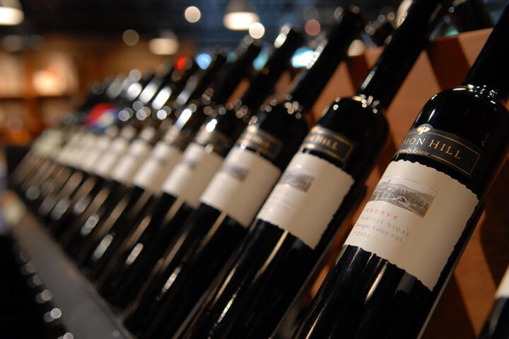 Boire du vin dans des bouteilles consignées, un vrai casse-tête