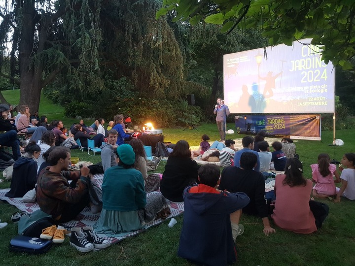 Projection du film «<small class="fine d-inline"> </small>Vivre avec les loups<small class="fine d-inline"> </small>», à Paris